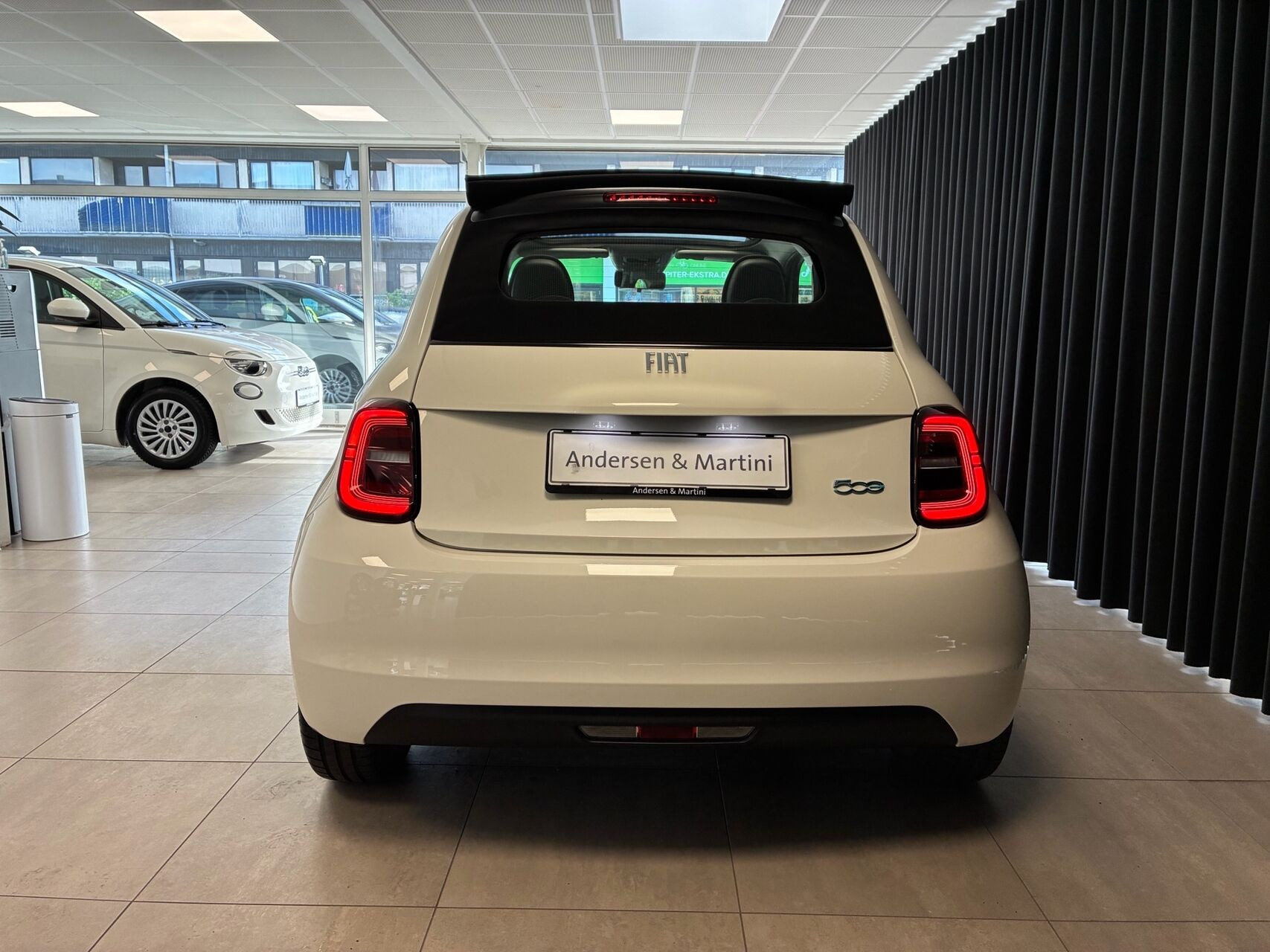 Hvid Fiat 500e fra 2023