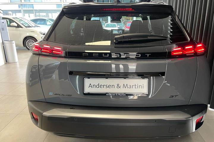 Grå Peugeot e-2008 fra 2026