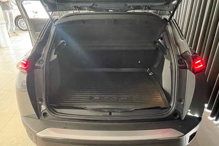 Grå Peugeot e-2008 fra 2026