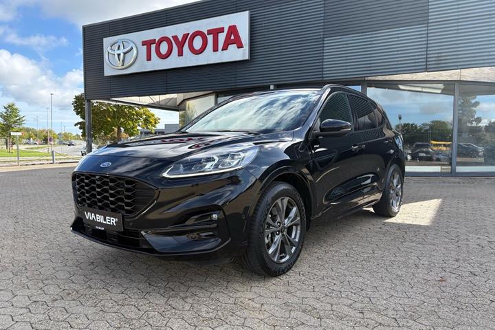 Sort Ford Kuga fra 2020 set udefra