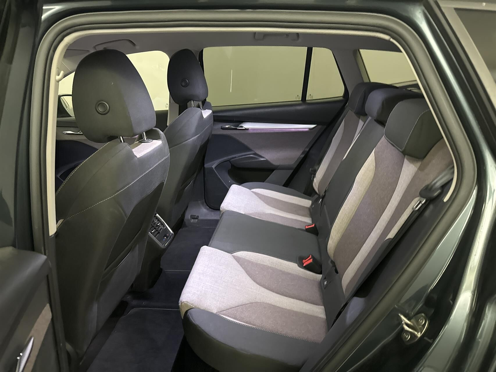 Grå Skoda Enyaq fra 2022