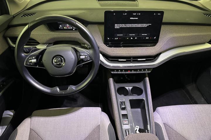 Grå Skoda Enyaq fra 2022