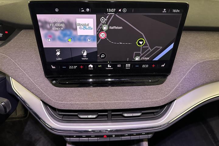 Grå Skoda Enyaq fra 2022
