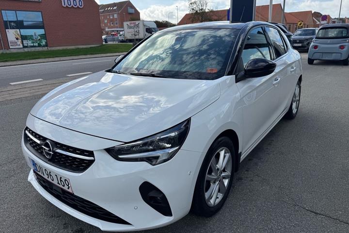 Hvid Opel Corsa fra 2023