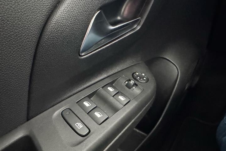 Hvid Opel Corsa fra 2023