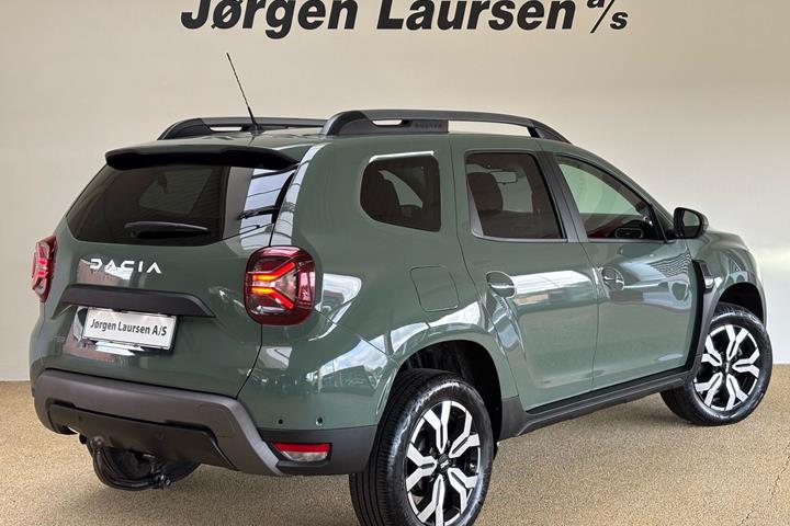 Grøn Dacia Duster fra 2023