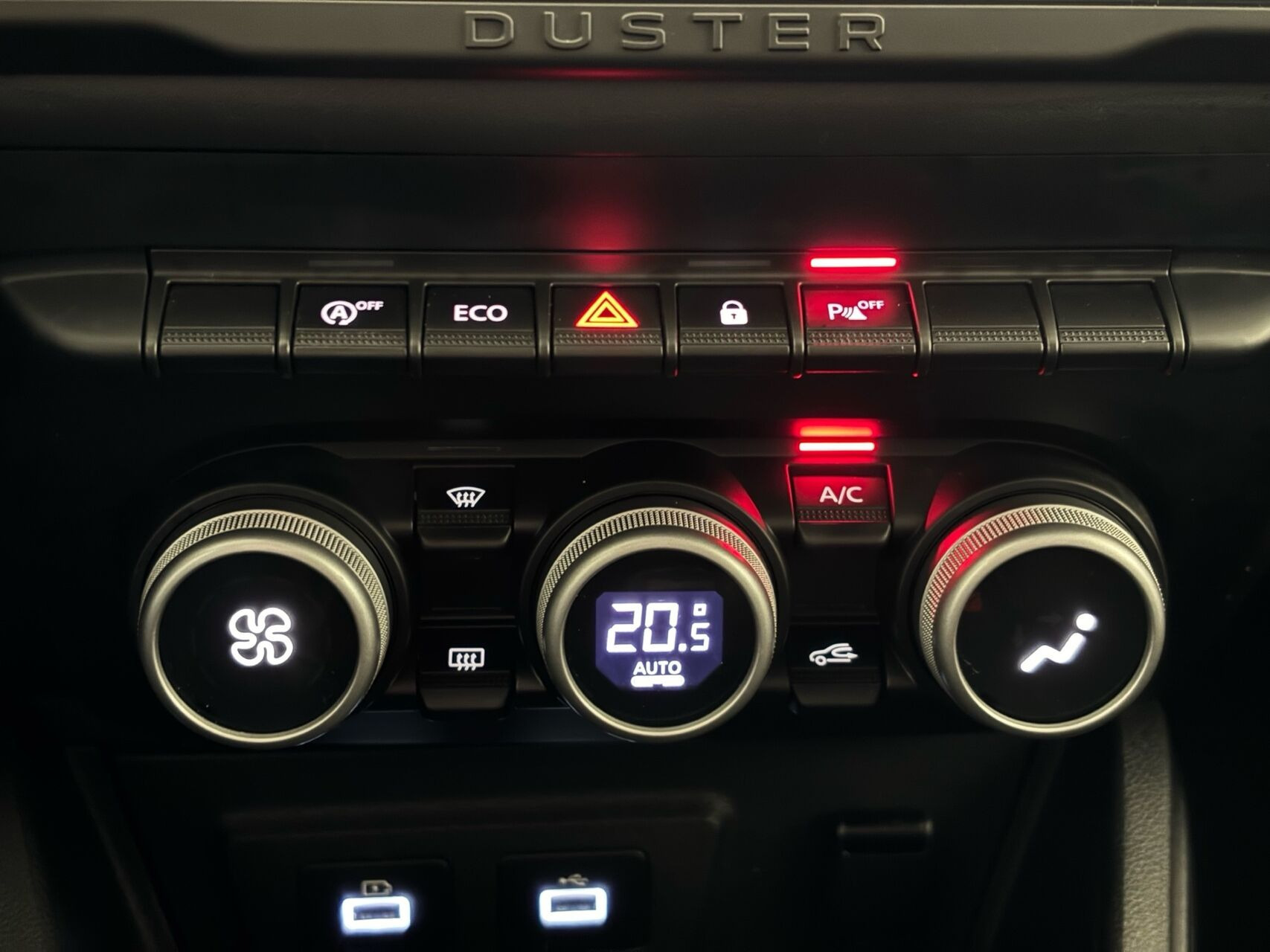 Grøn Dacia Duster fra 2023