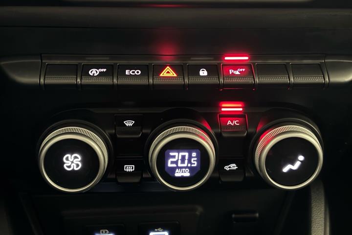 Grøn Dacia Duster fra 2023