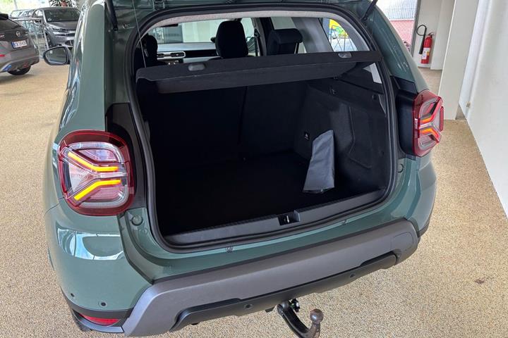 Grøn Dacia Duster fra 2023
