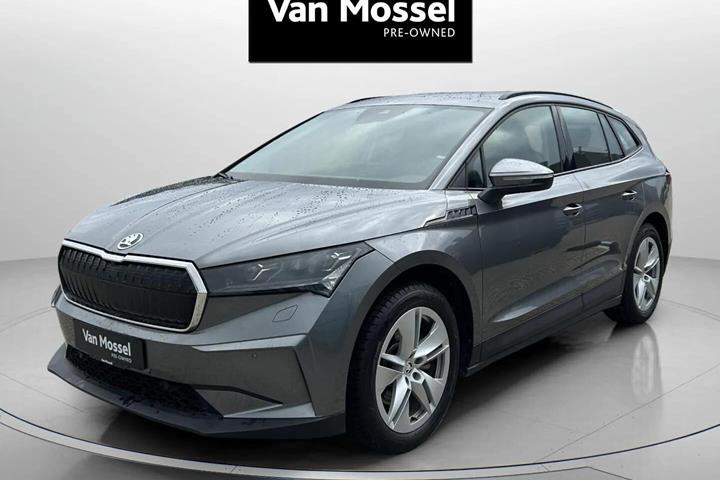 Grå Skoda Enyaq fra 2023 set udefra