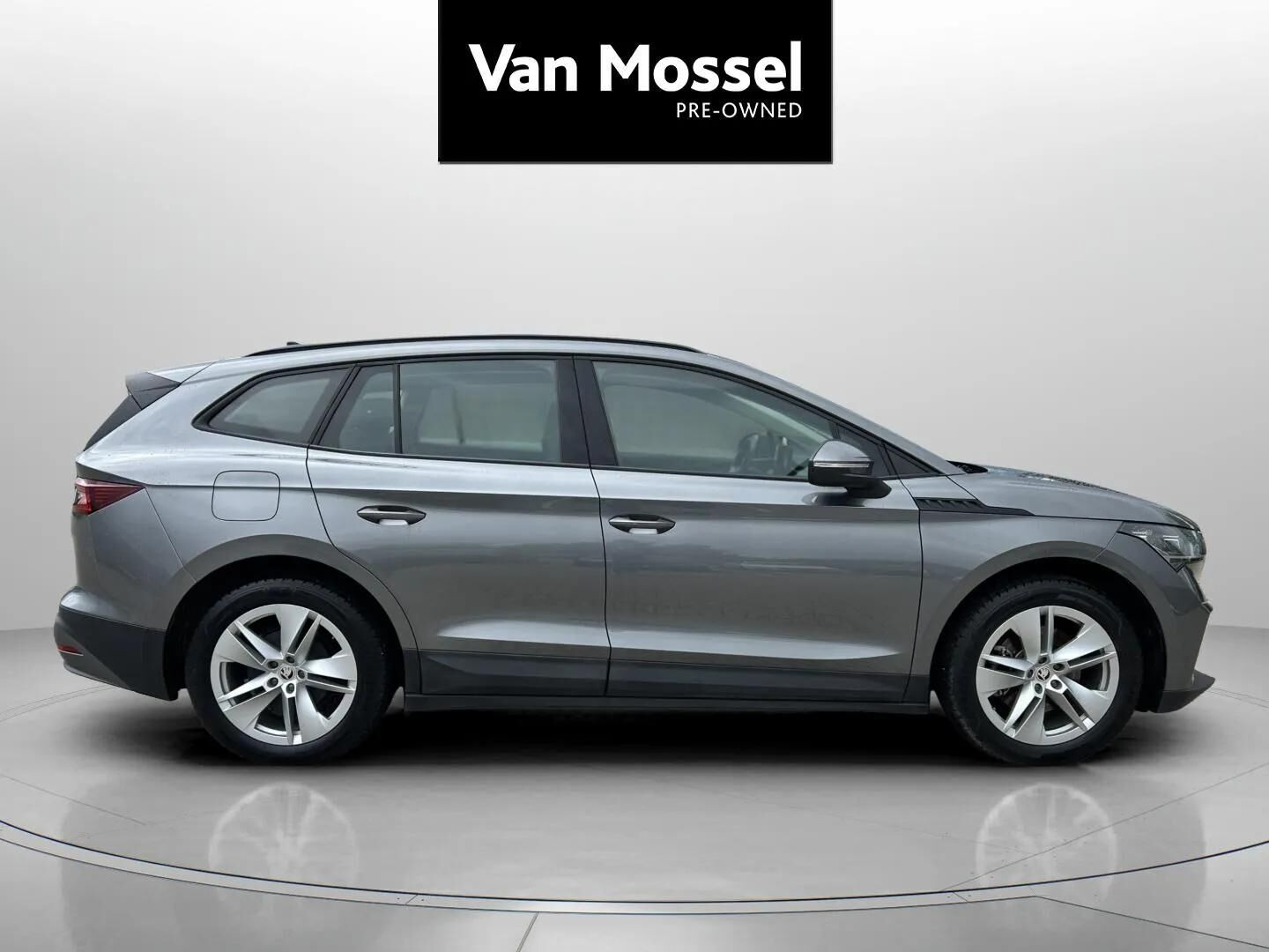 Grå Skoda Enyaq fra 2023