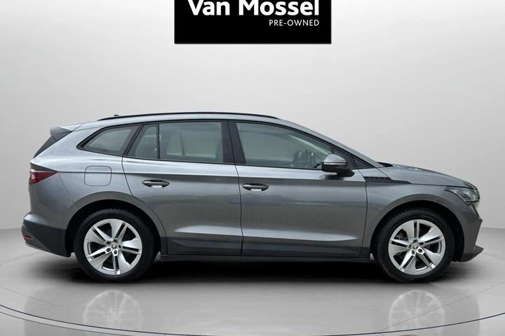 Grå Skoda Enyaq fra 2023