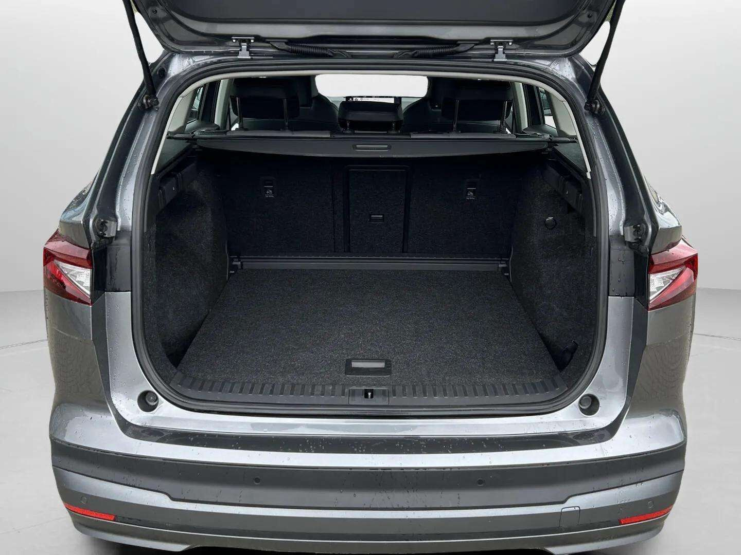 Grå Skoda Enyaq fra 2023