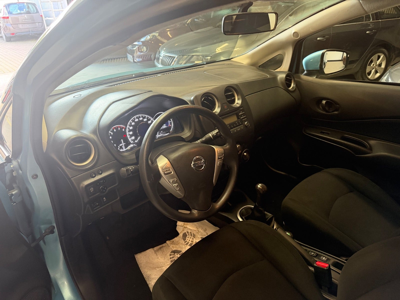 Blå Nissan Note fra 2014