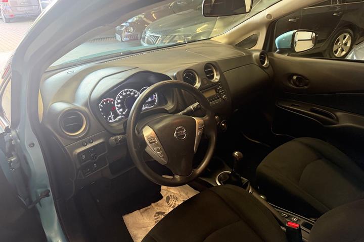 Blå Nissan Note fra 2014