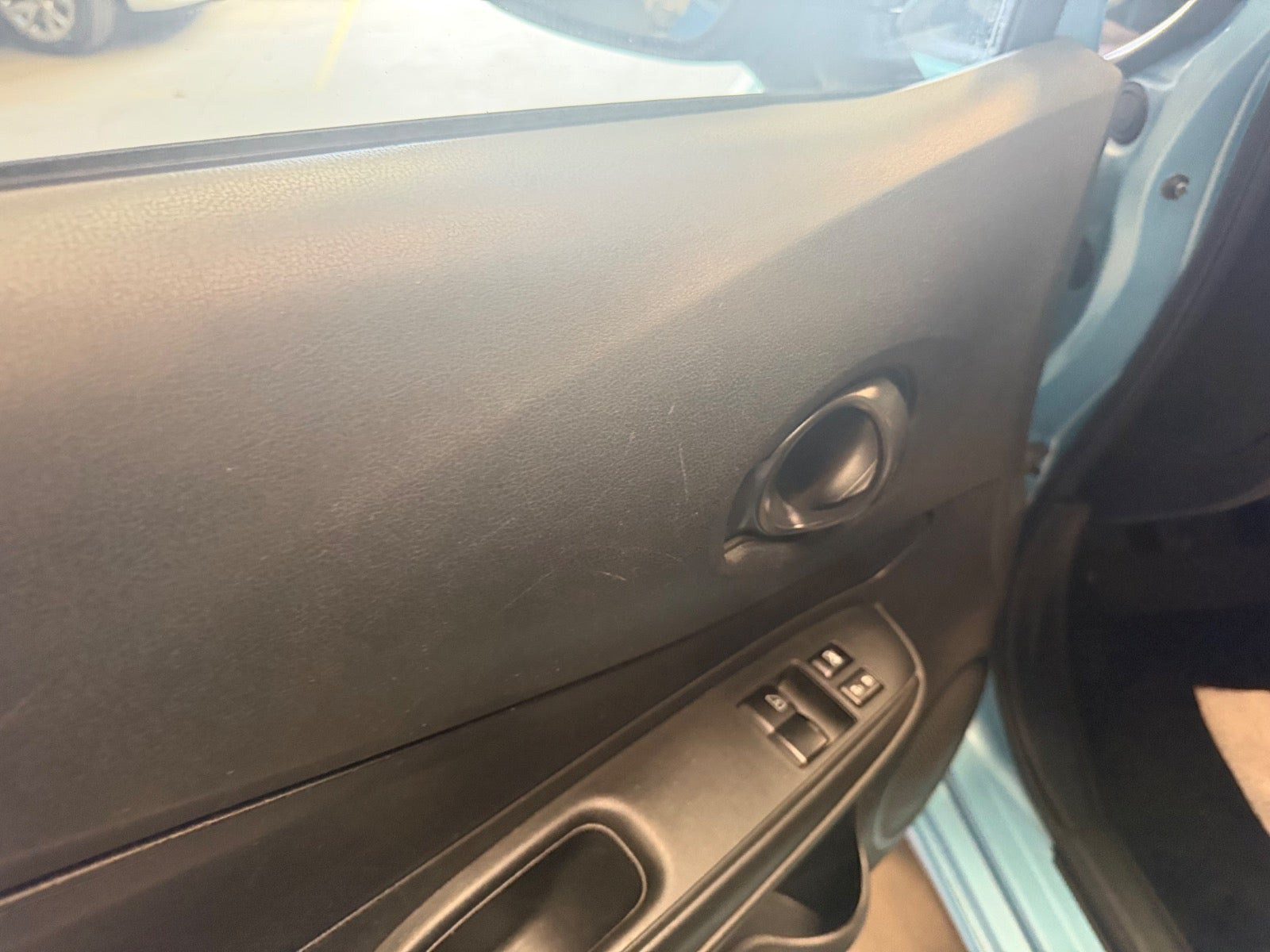 Blå Nissan Note fra 2014
