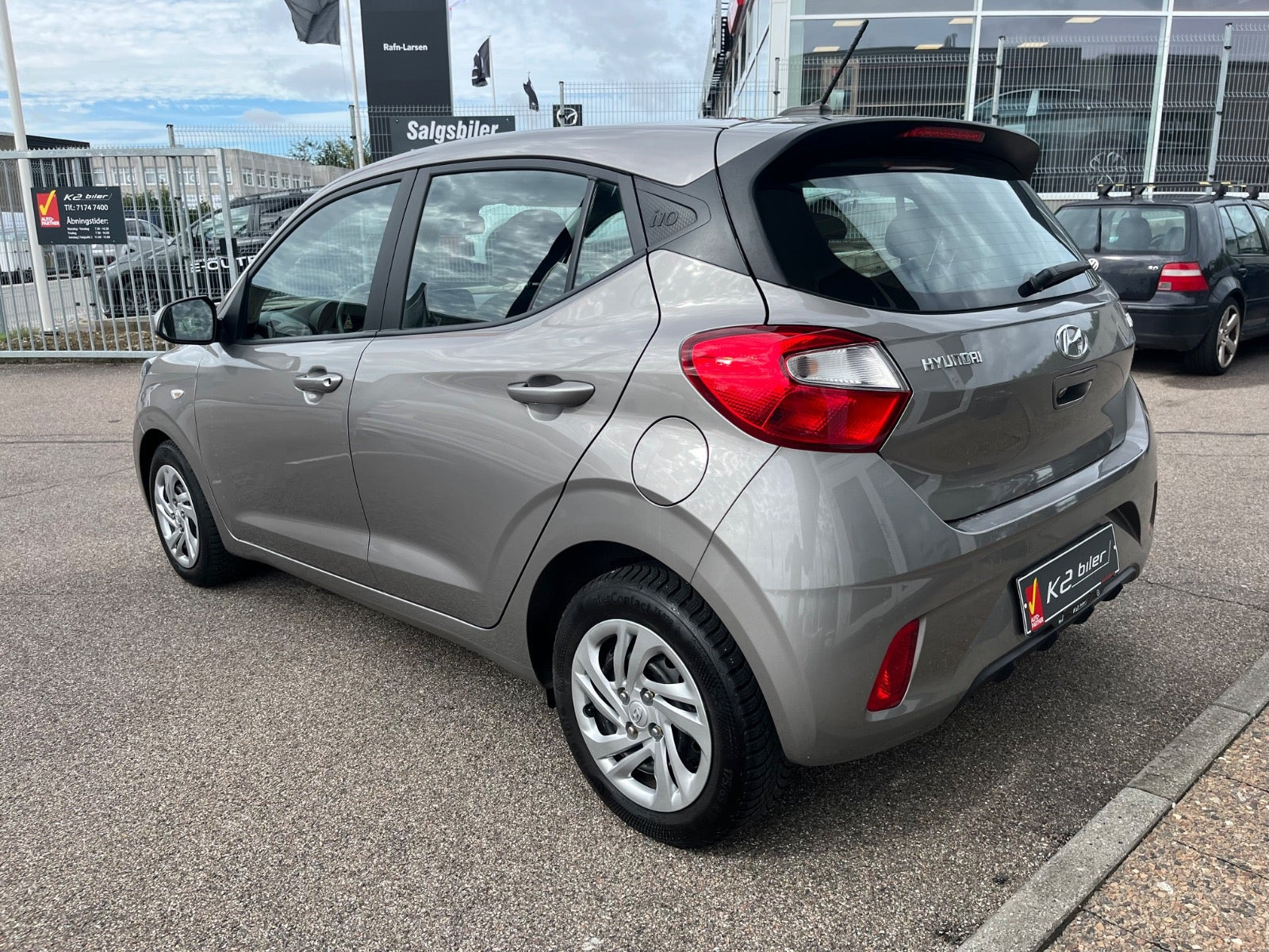 Beige Hyundai i10 fra 2022