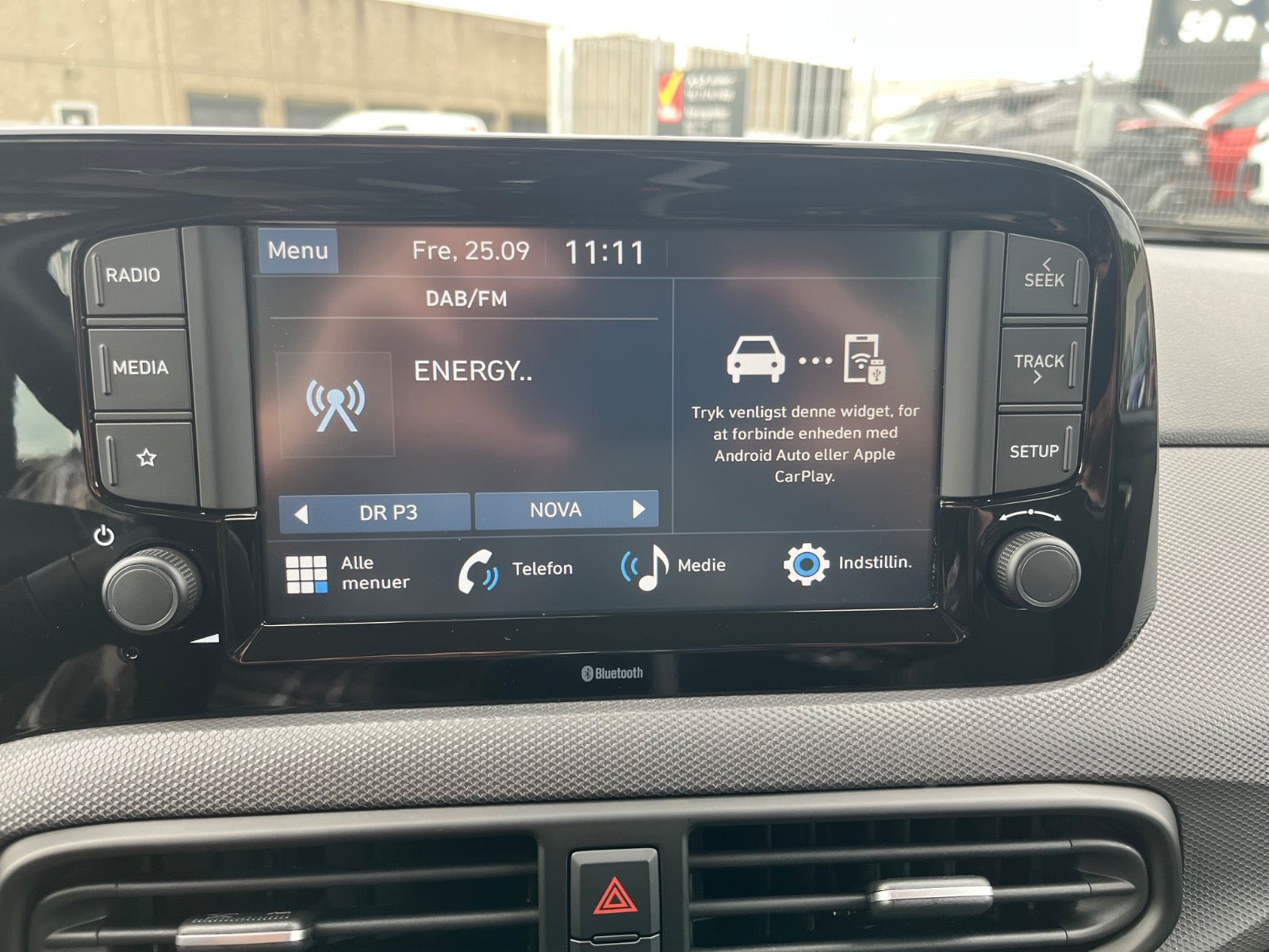 Beige Hyundai i10 fra 2022
