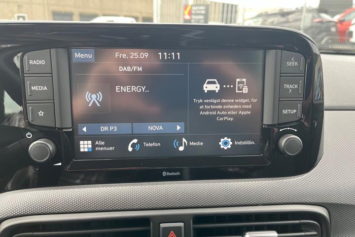 Beige Hyundai i10 fra 2022