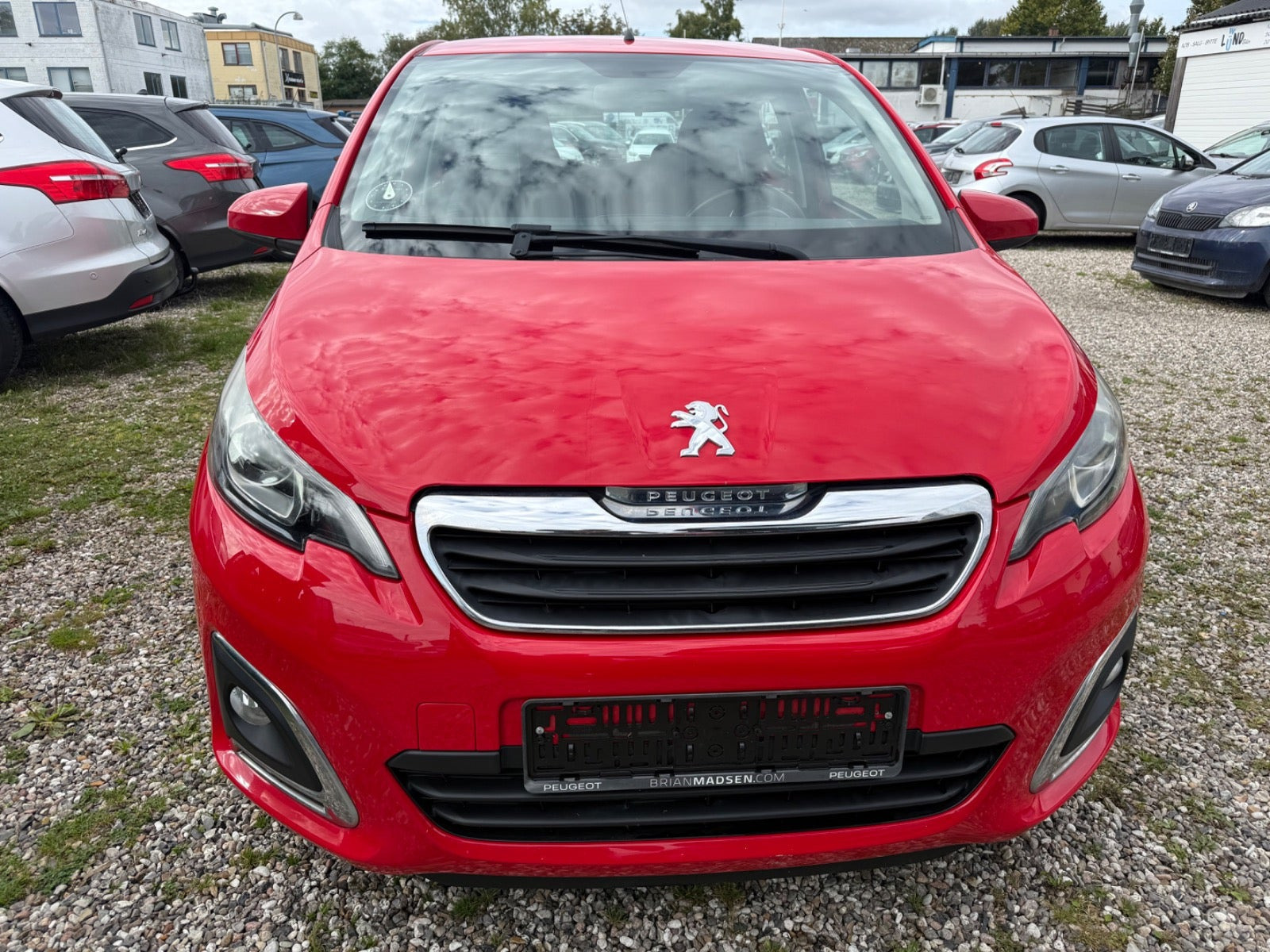 Rød Peugeot 108 fra 2017