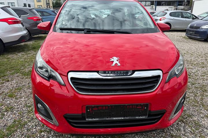 Rød Peugeot 108 fra 2017