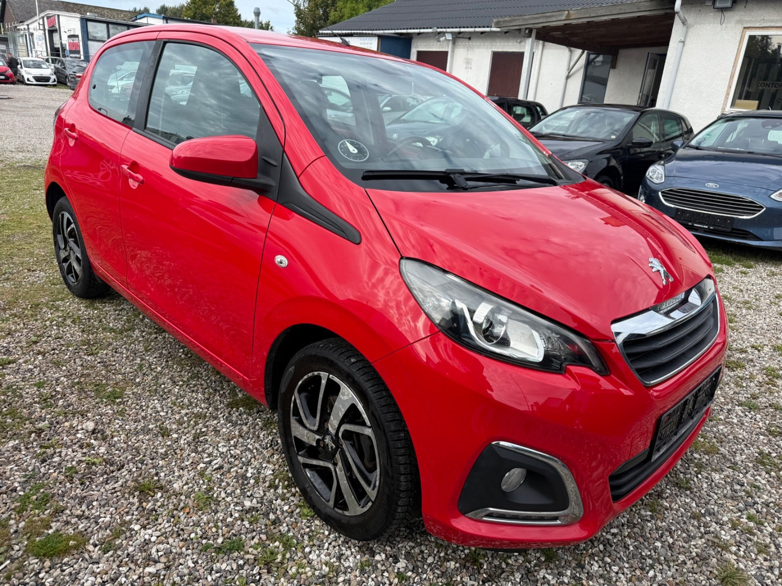 Rød Peugeot 108 fra 2017