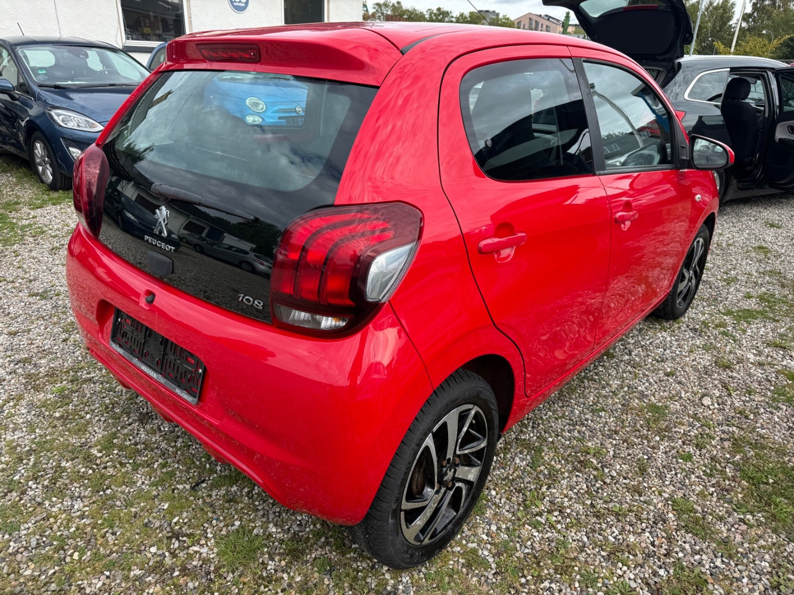 Rød Peugeot 108 fra 2017