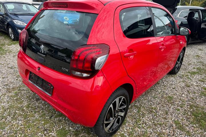 Rød Peugeot 108 fra 2017