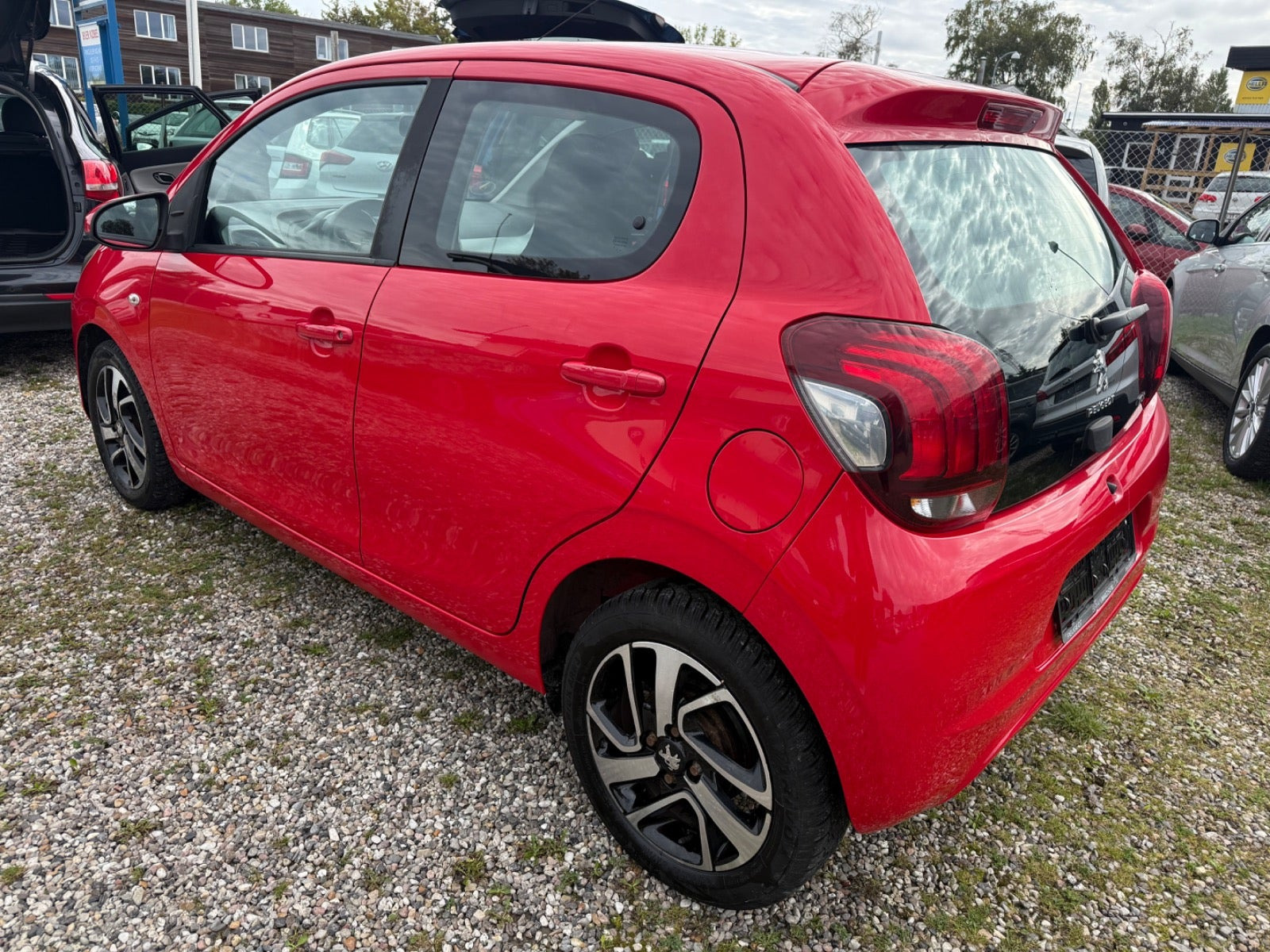 Rød Peugeot 108 fra 2017