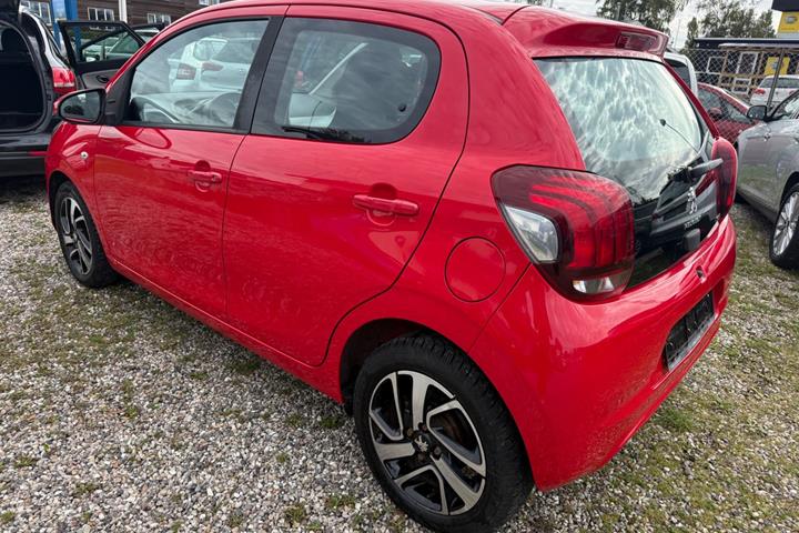 Rød Peugeot 108 fra 2017