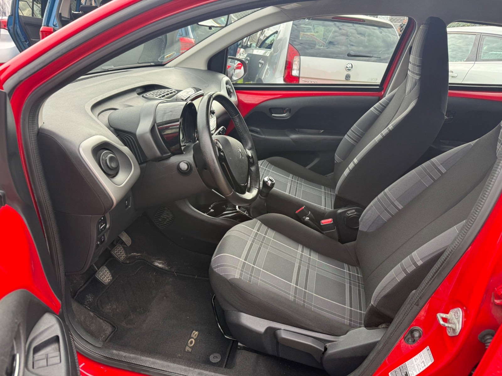 Rød Peugeot 108 fra 2017