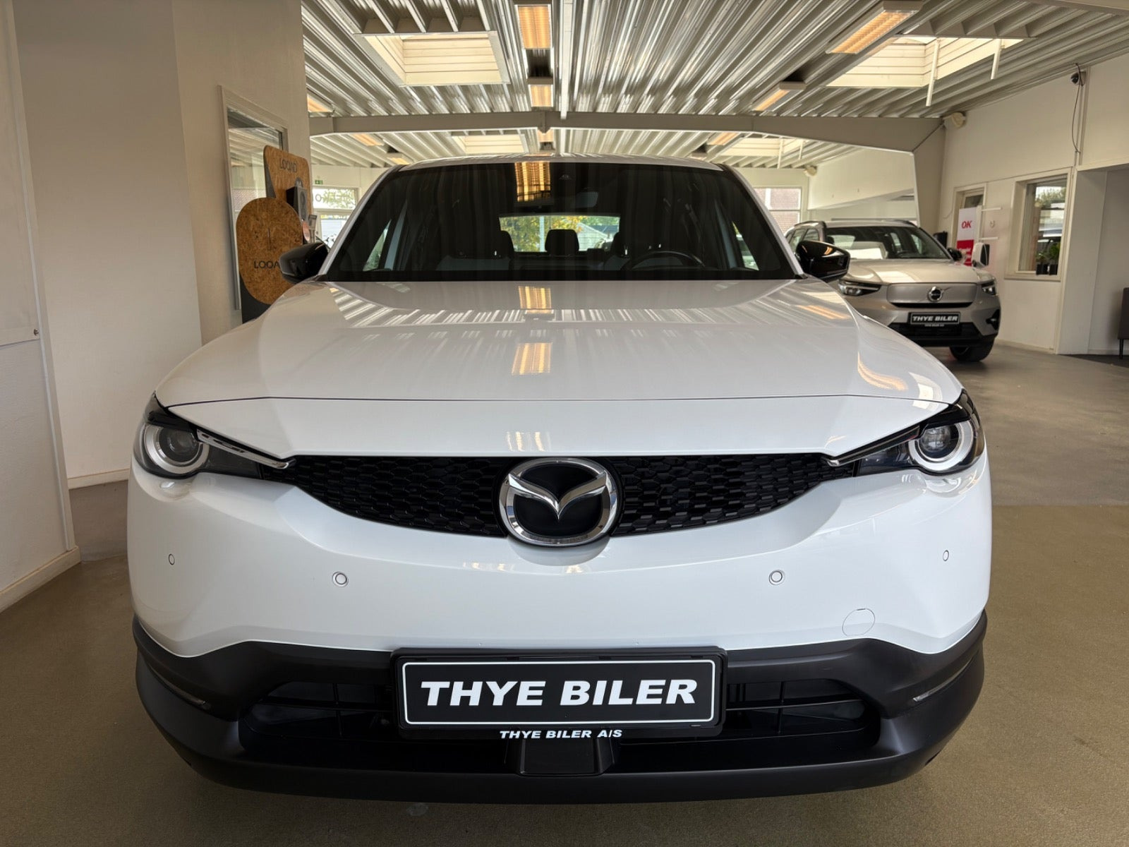 Hvid Mazda MX-30 fra 2023