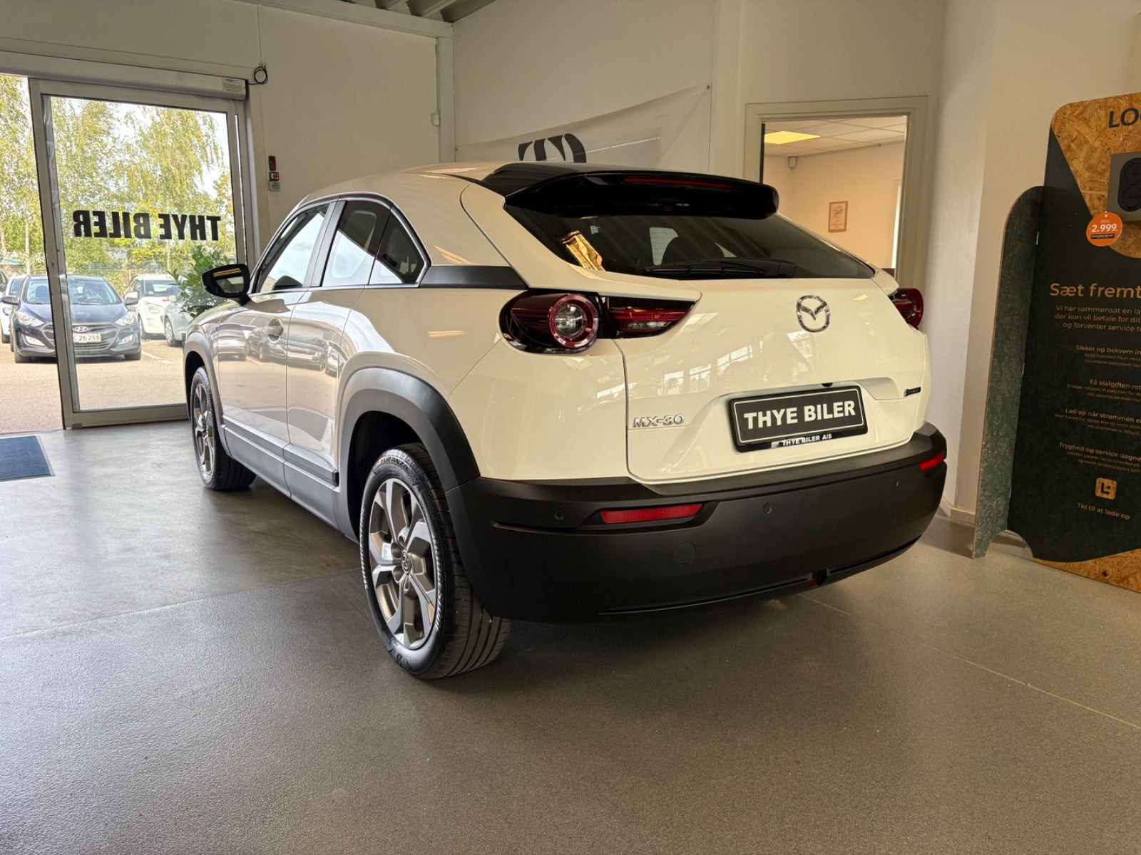 Hvid Mazda MX-30 fra 2023