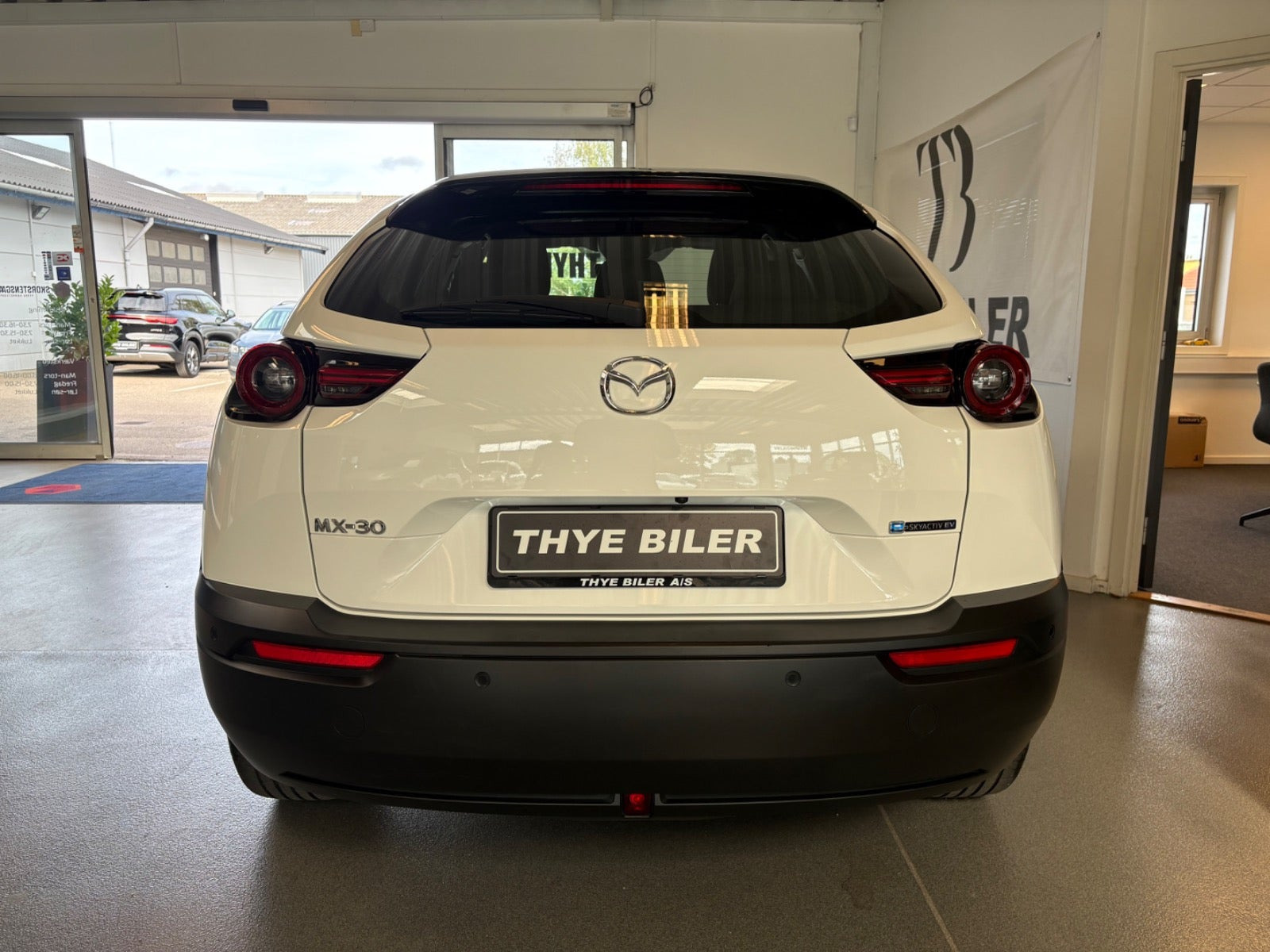 Hvid Mazda MX-30 fra 2023
