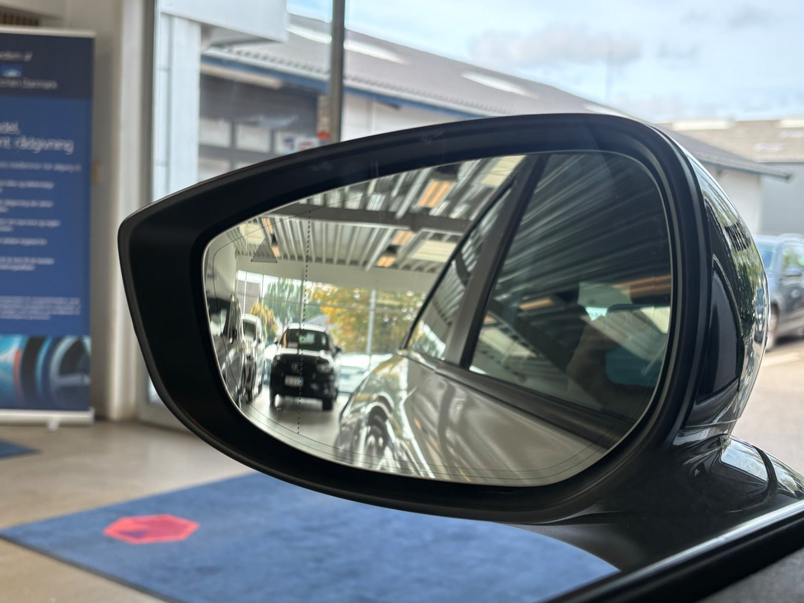 Hvid Mazda MX-30 fra 2023