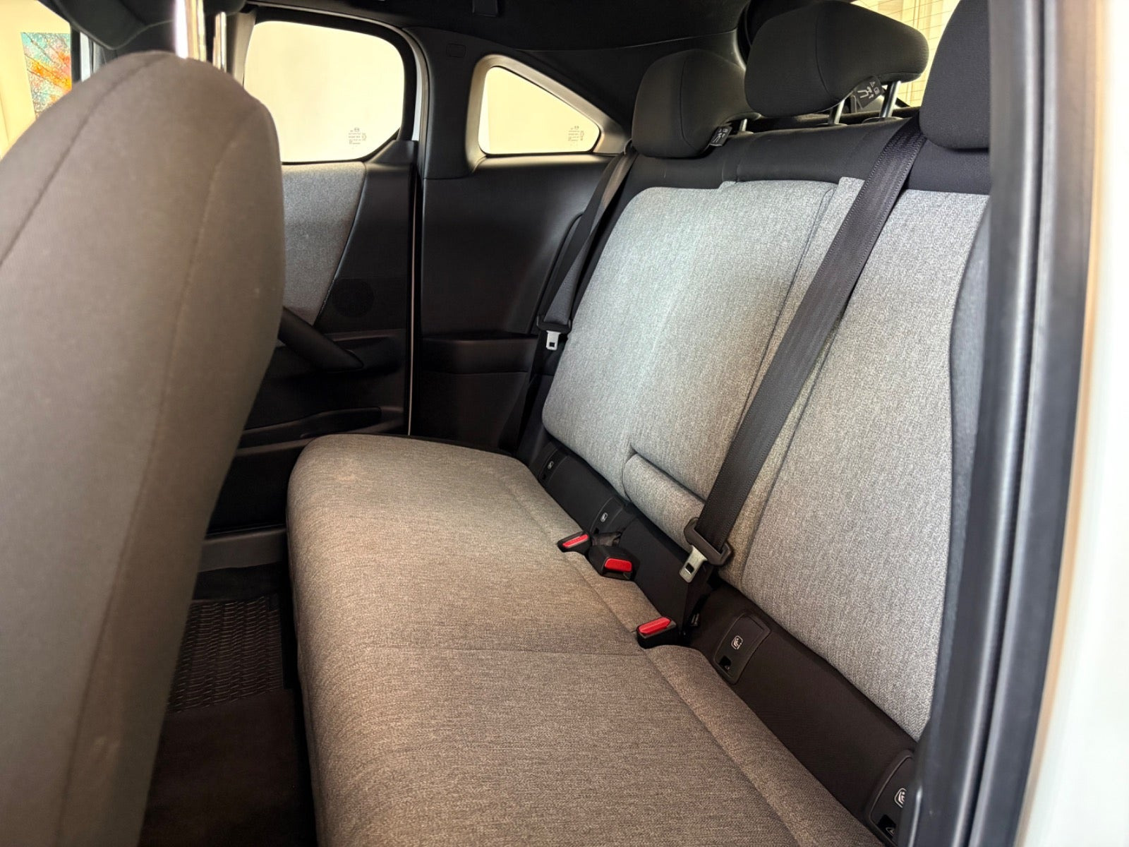 Hvid Mazda MX-30 fra 2023