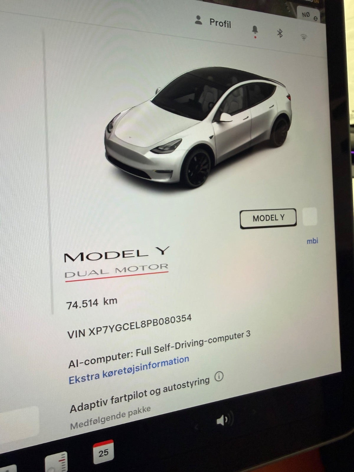 Hvid Tesla Model Y fra 2023