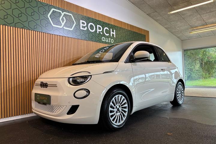 Hvid Fiat 500e fra 2023