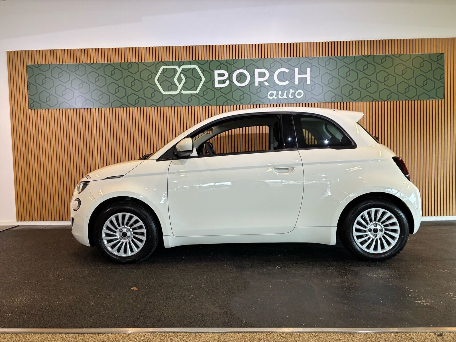 Hvid Fiat 500e fra 2023