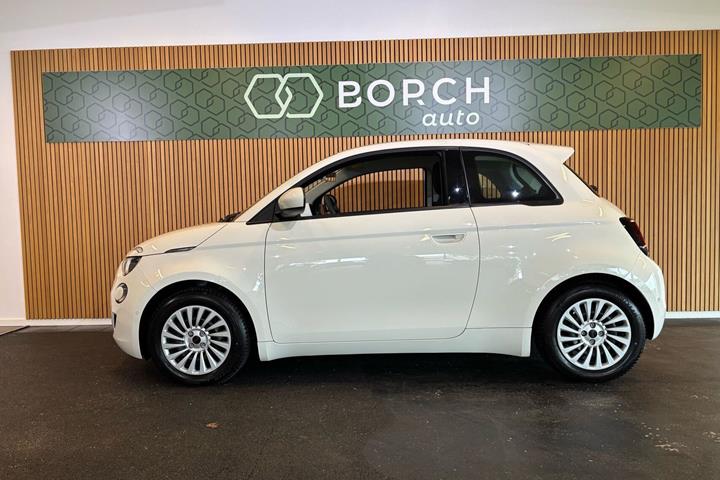 Hvid Fiat 500e fra 2023