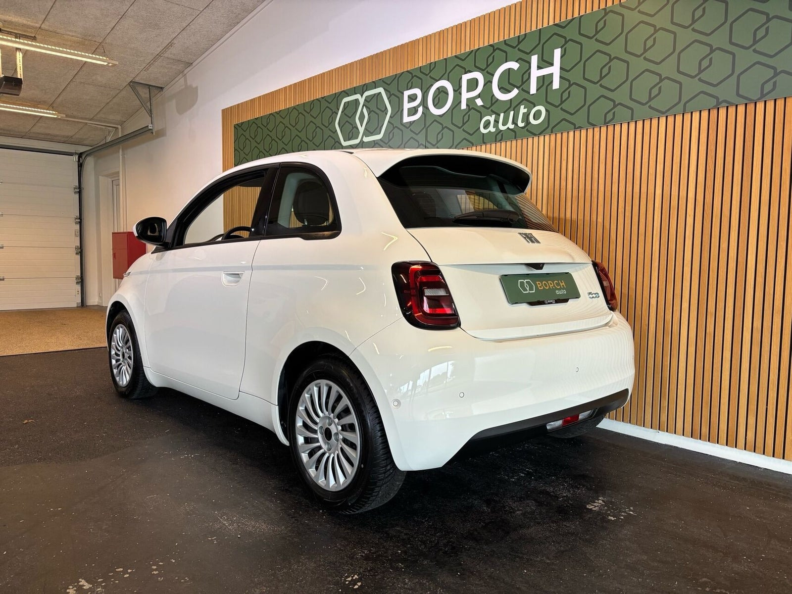 Hvid Fiat 500e fra 2023