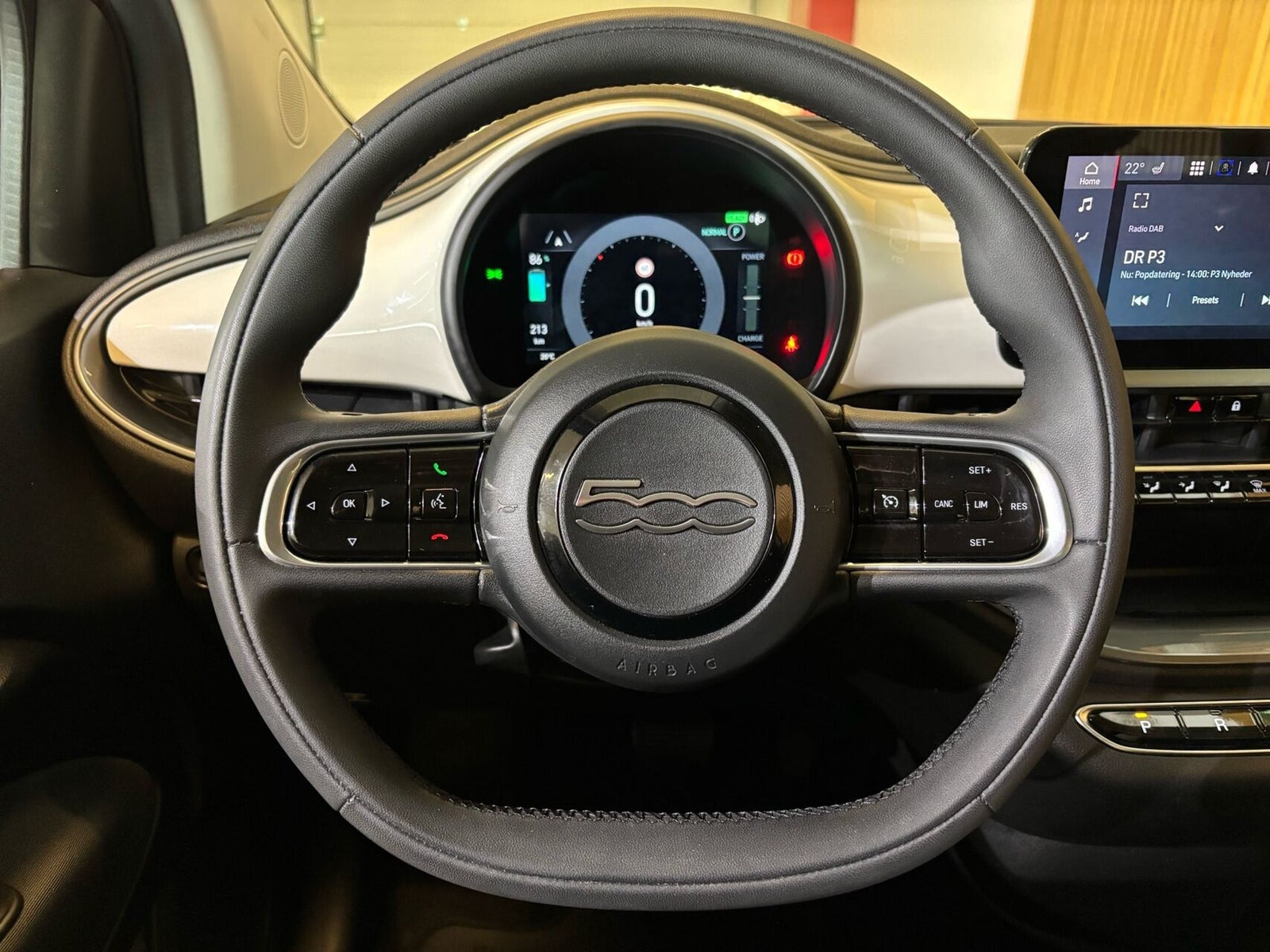 Hvid Fiat 500e fra 2023