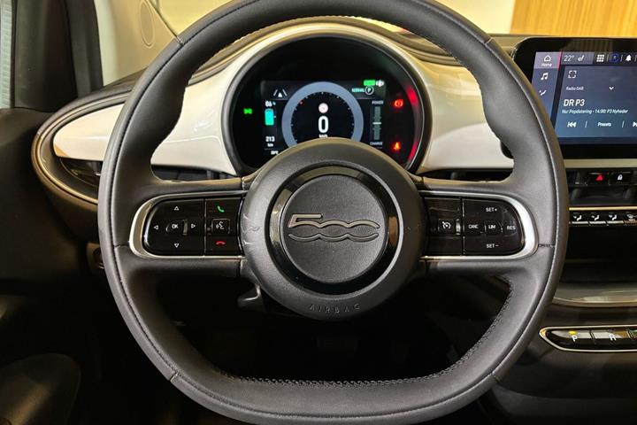 Hvid Fiat 500e fra 2023