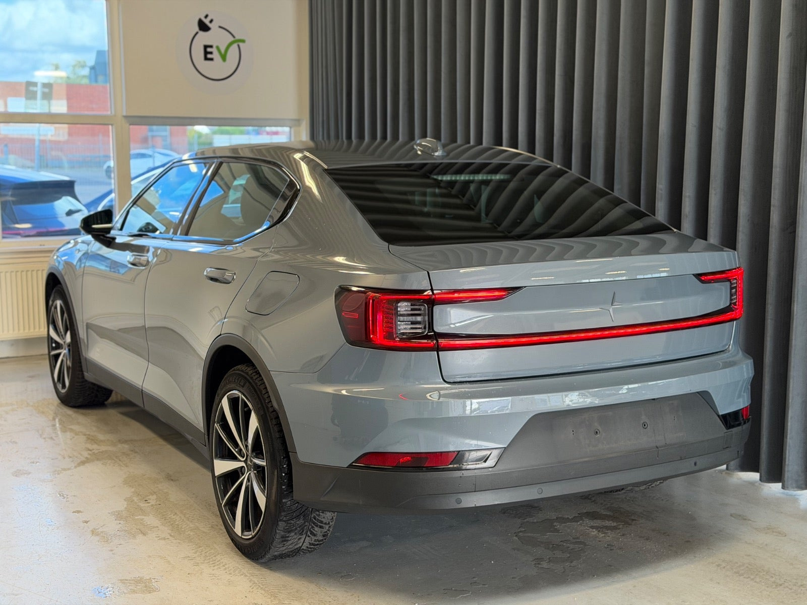 Grå Polestar 2 fra 2022