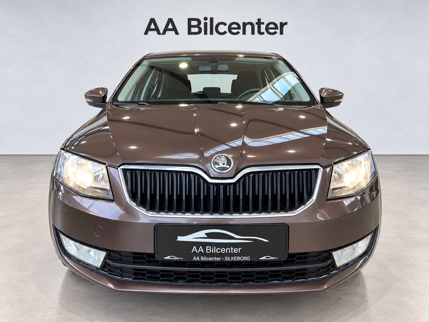 Brun Skoda Octavia fra 2015