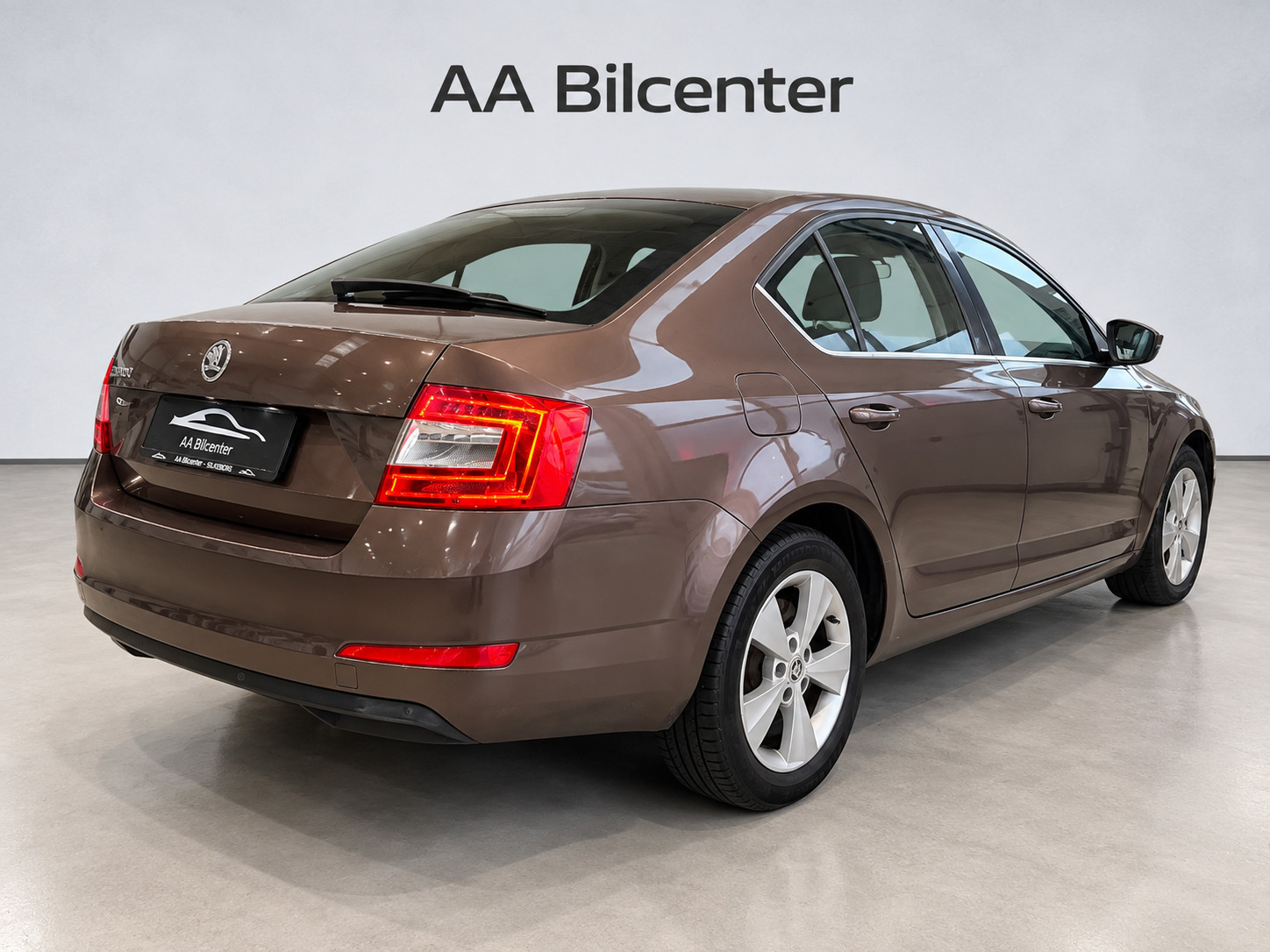 Brun Skoda Octavia fra 2015