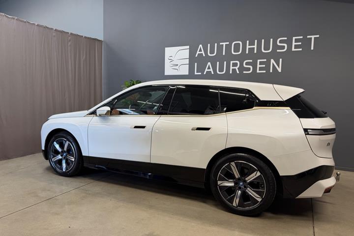Hvid BMW iX fra 2022