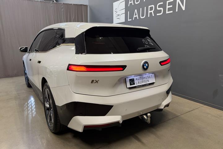 Hvid BMW iX fra 2022