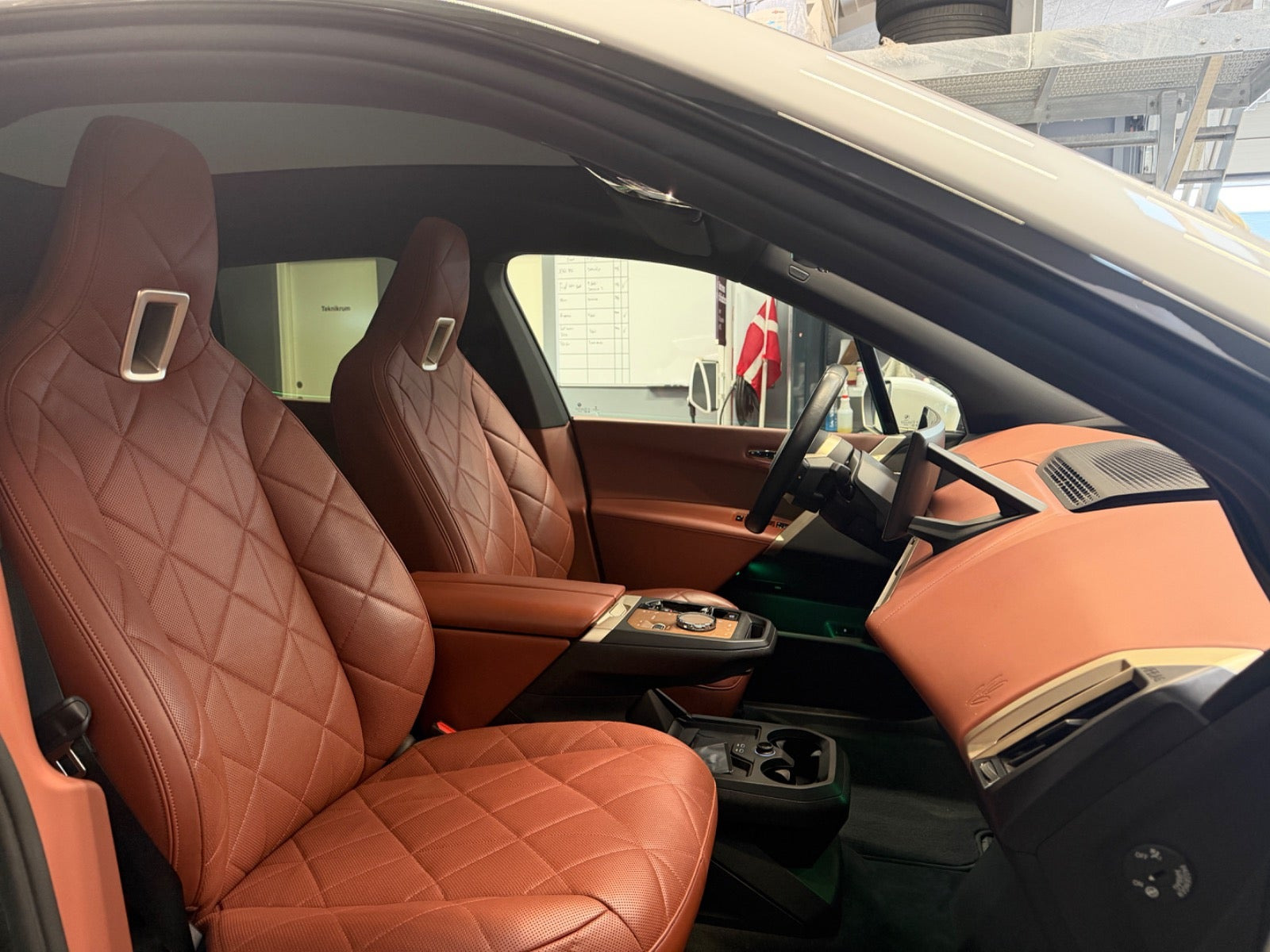 Hvid BMW iX fra 2022
