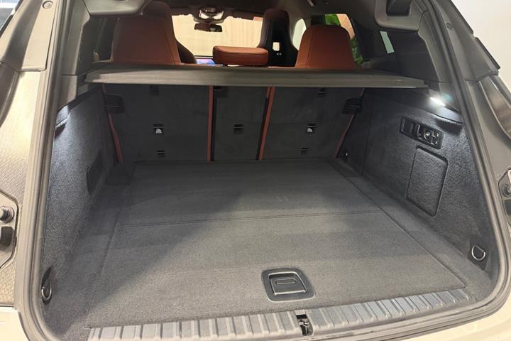 Hvid BMW iX fra 2022